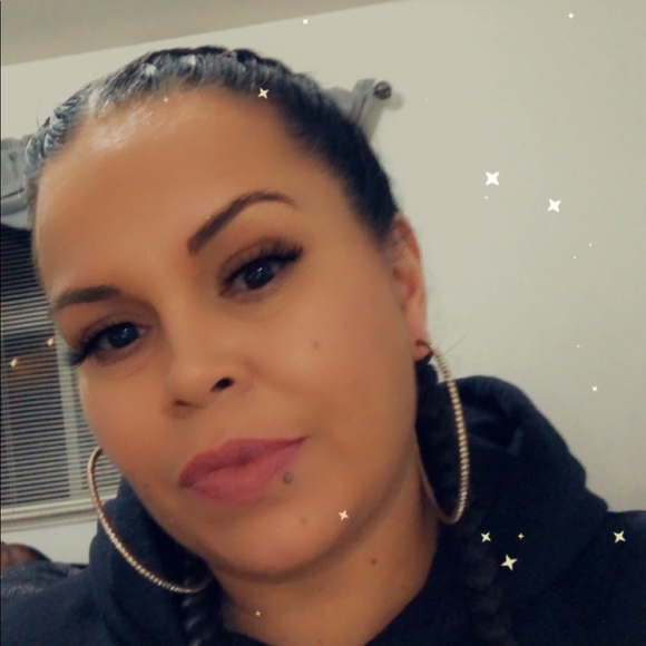 Meet your Posher, Naomi - Picture 1 of 1